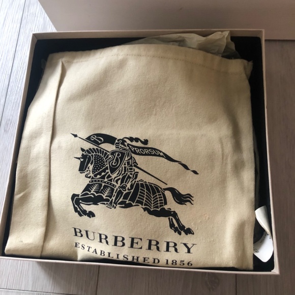 Burberry stilettos - Picture 6 of 8